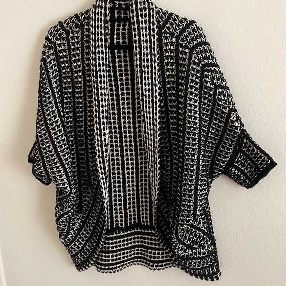 Moth cocoon cardigan black and white size medium - Picture 3 of 6